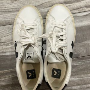 Veja sneakers size 39, so more like a size 9